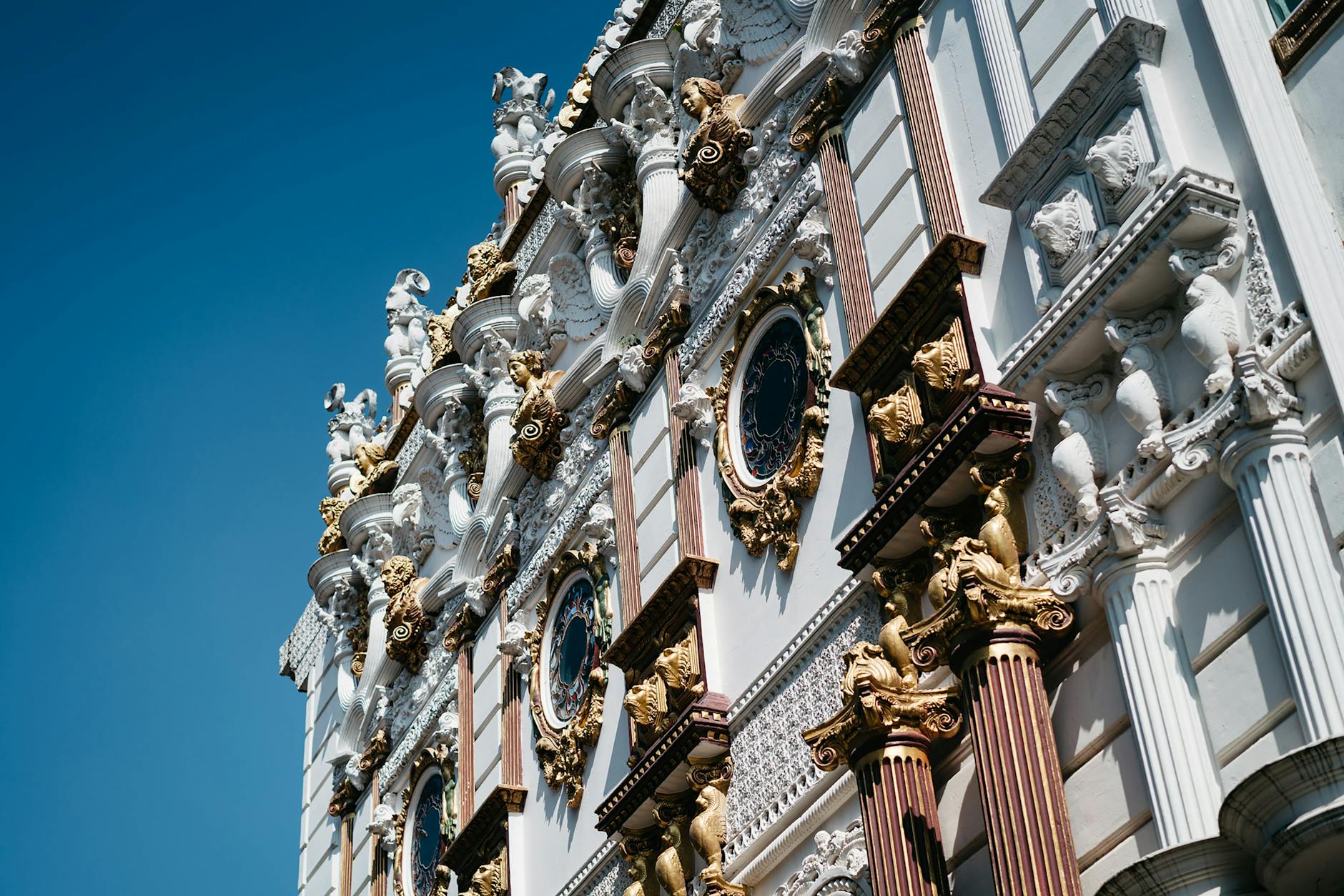 Historische lokaler Gründerzeitfassade mit Stuckdetails