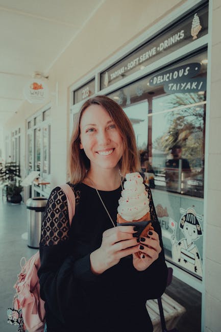 Martha mit zwei Eiscremes