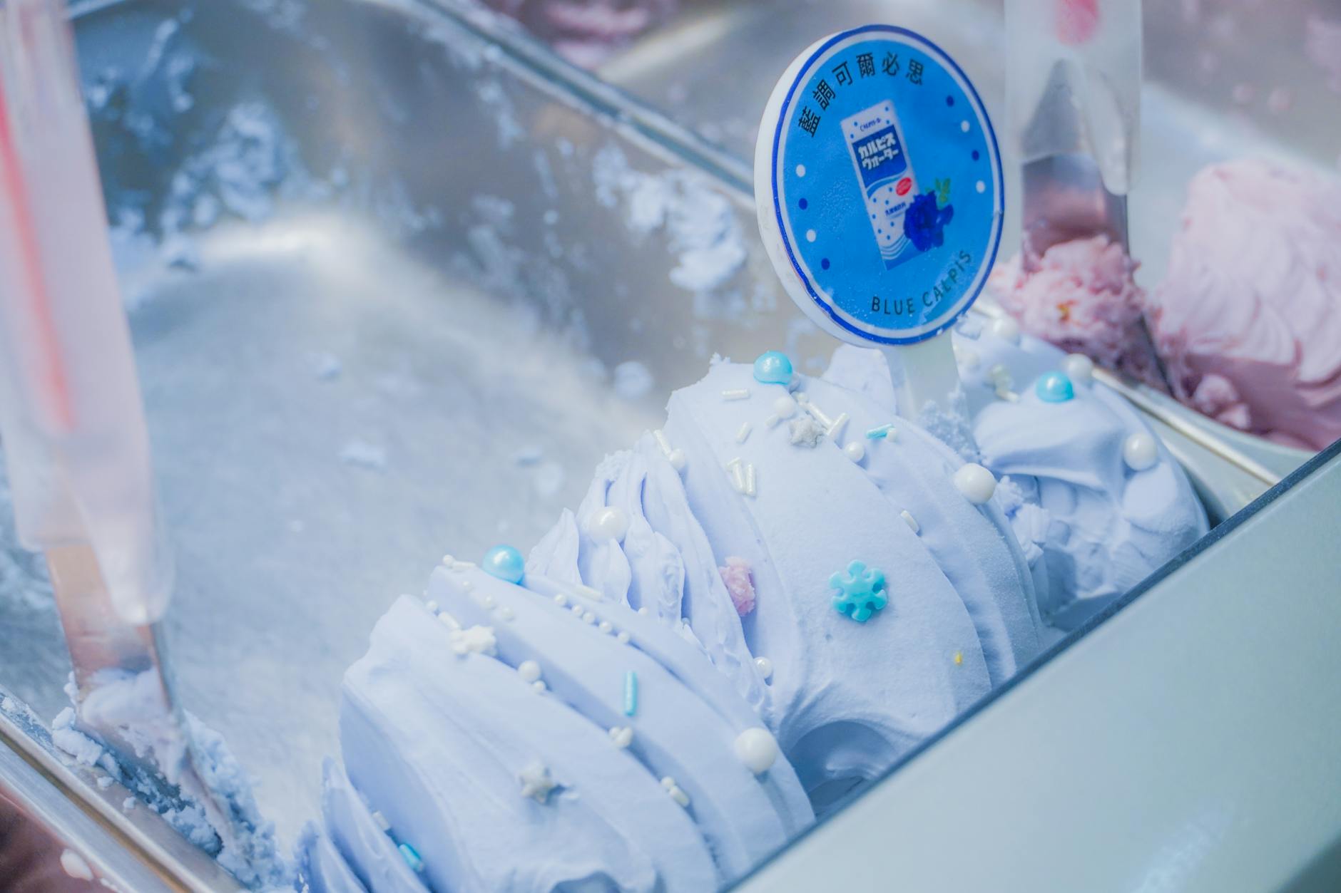 Eis-Display mit verschiedenen Sorten