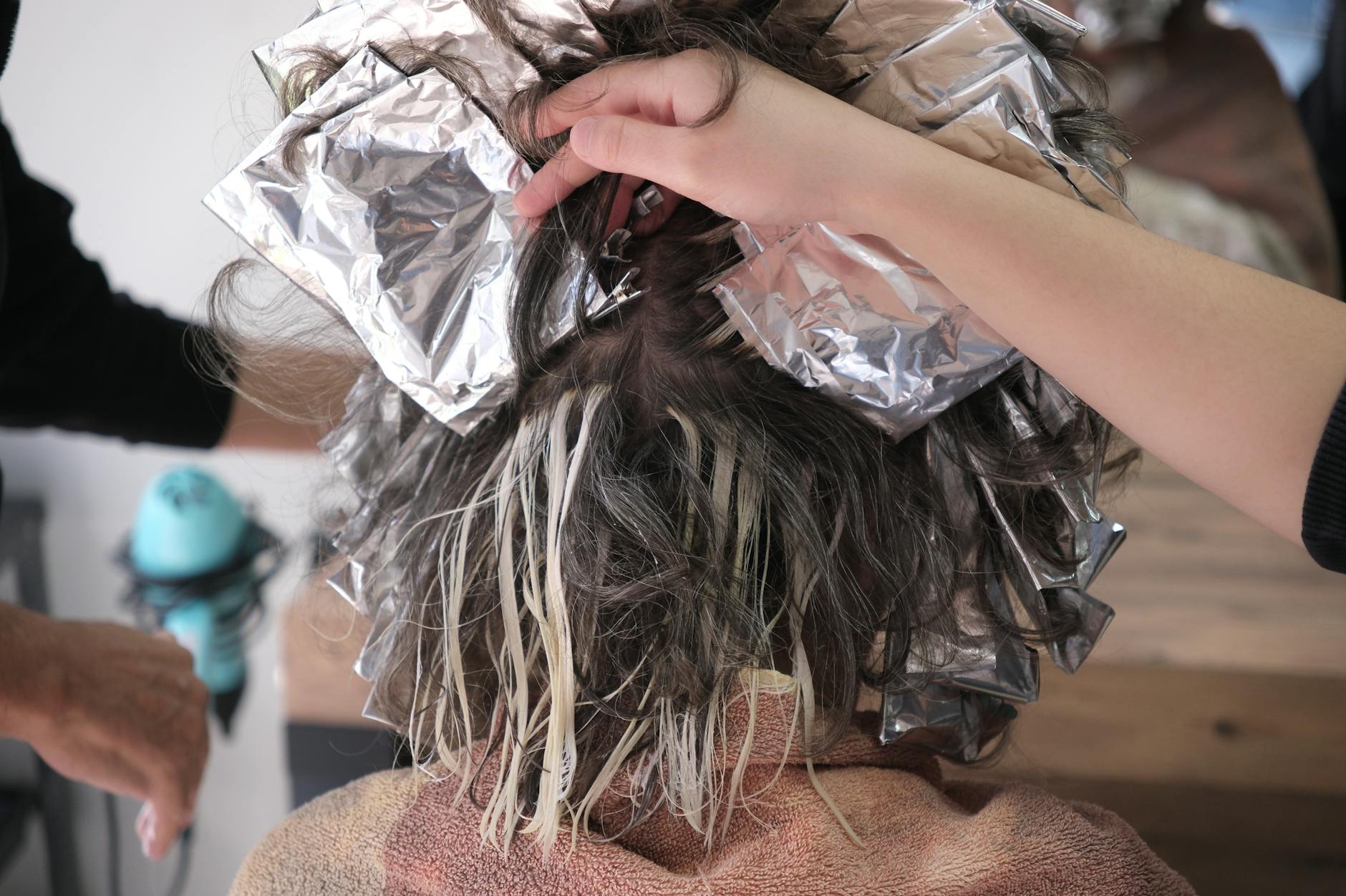 Foliensträhnen-Technik im Salon