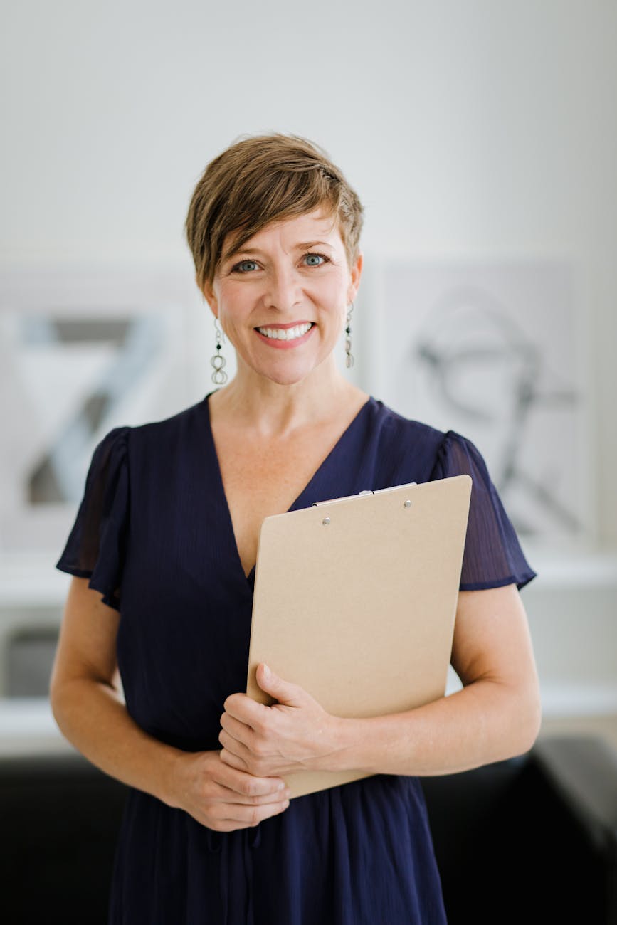 Porträt von Sarah Holm, Praxismanagerin