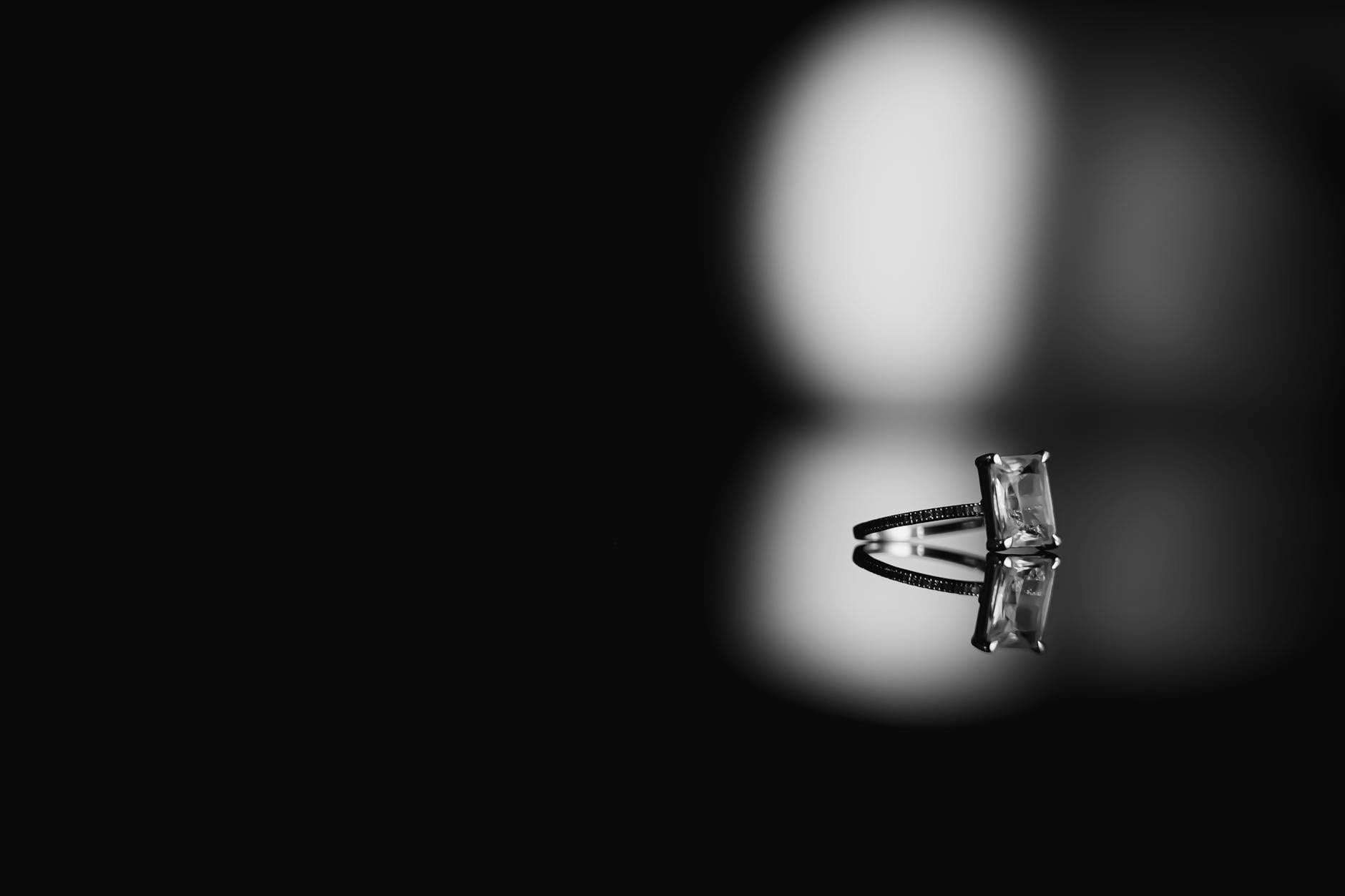 Solitär-Ring mit Diamant